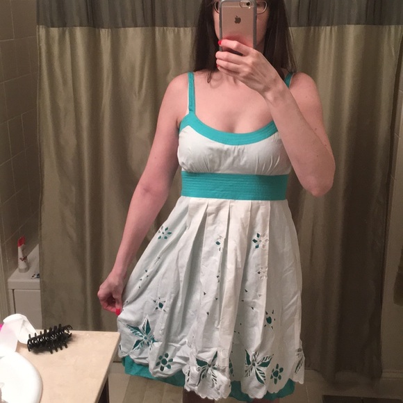 Host Pick! New with Tags Guess Dress - Picture 2 of 6